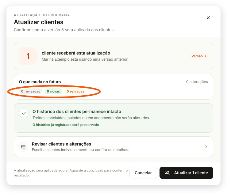 Resumo de Atualizar clientes com a versão a aplicar, o aluno que a receberá, as contagens de alterações futuras e o aviso de histórico preservado