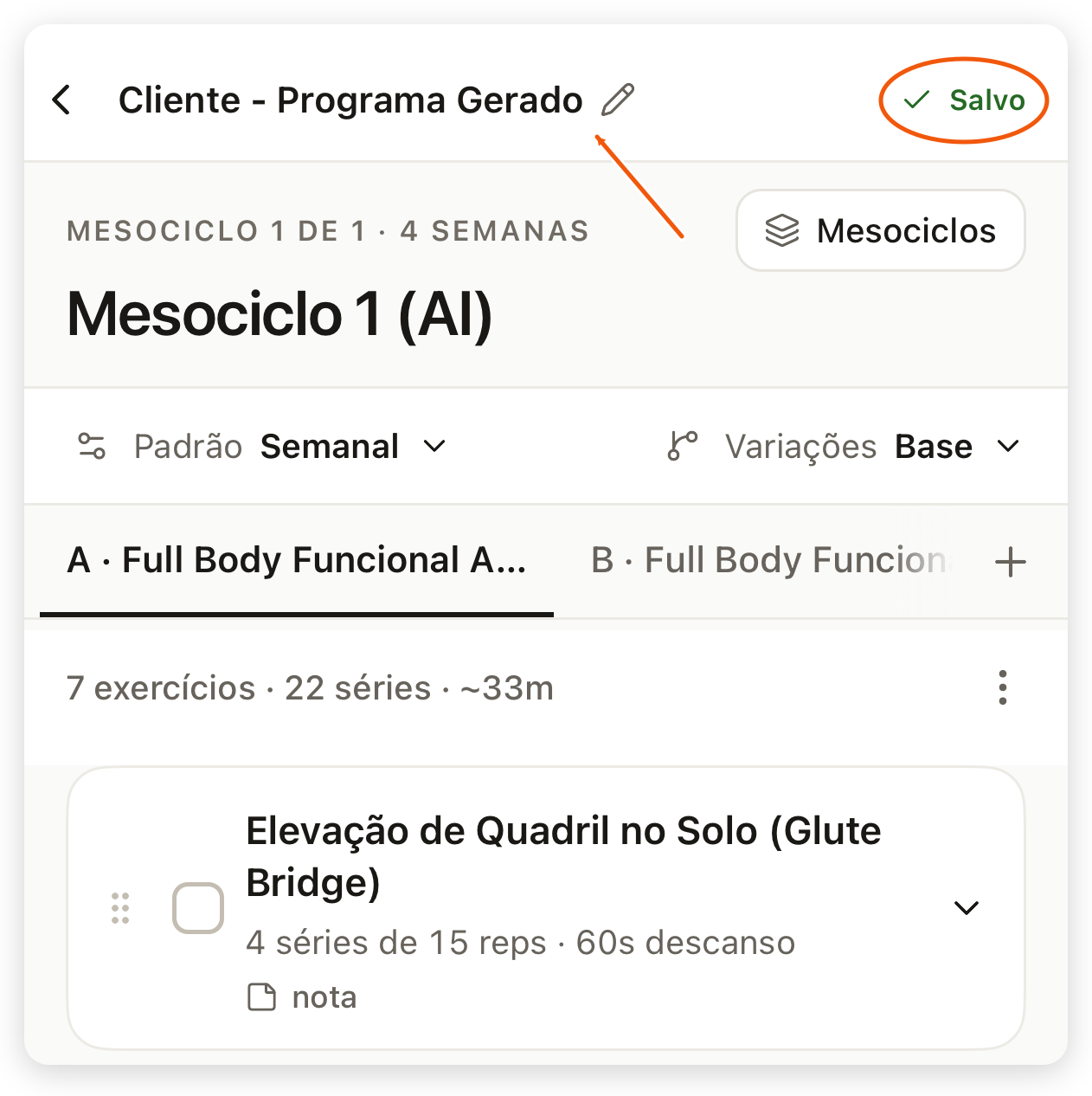 Editor do app do treinador com o programa gerado pela IA, o nome genérico Cliente - Programa Gerado, o indicador Salvo no topo e as abas das sessões