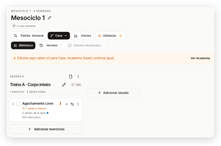 Casa selecionada no editor web, com duas séries de oito repetições e o aviso de que Academia continua igual