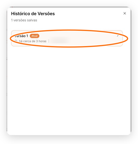 Histórico de versões aberto no editor com a versão atual identificada