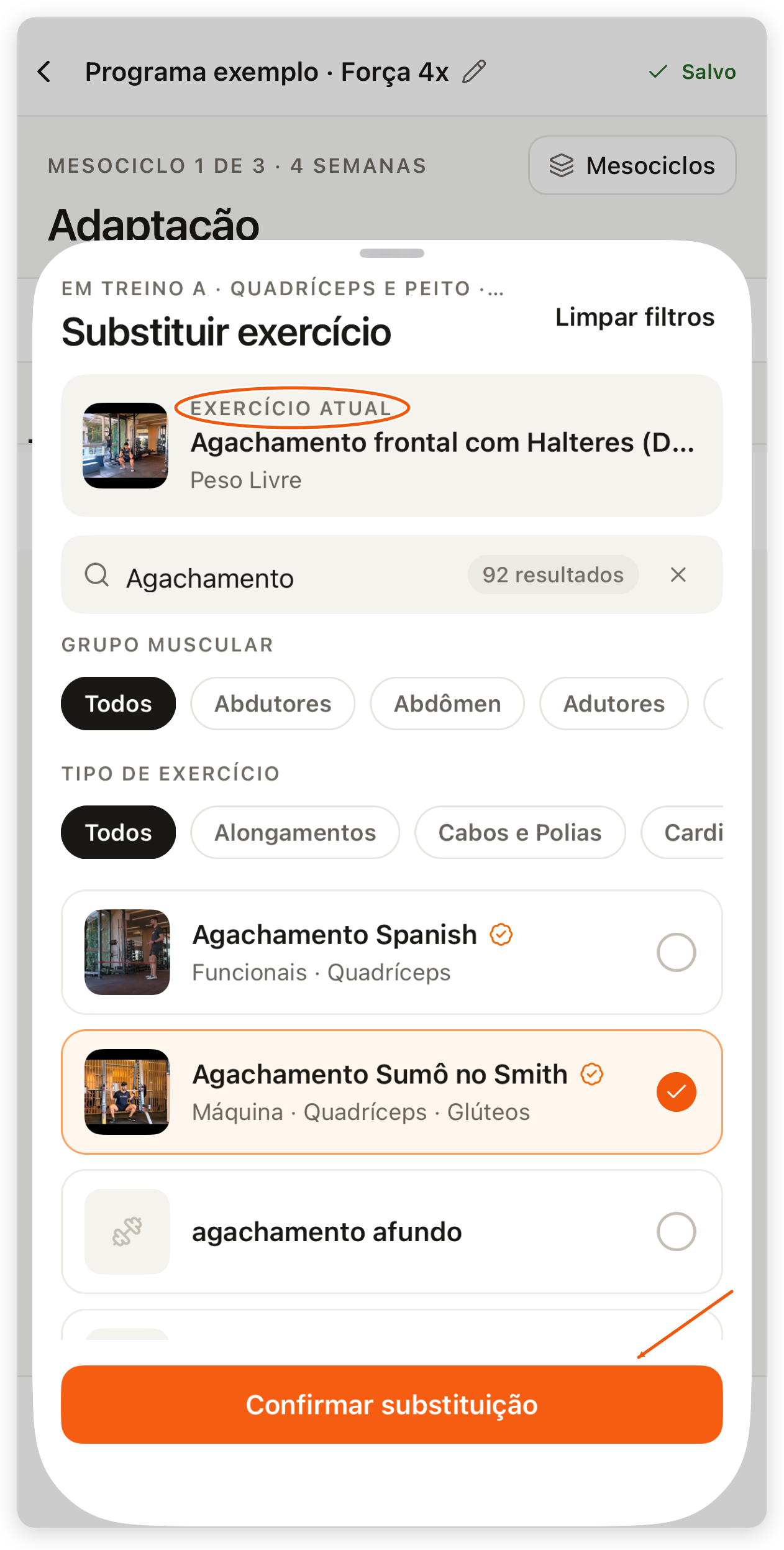 Substituir exercício no app do treinador com o EXERCÍCIO ATUAL no topo, um novo exercício marcado e Confirmar substituição