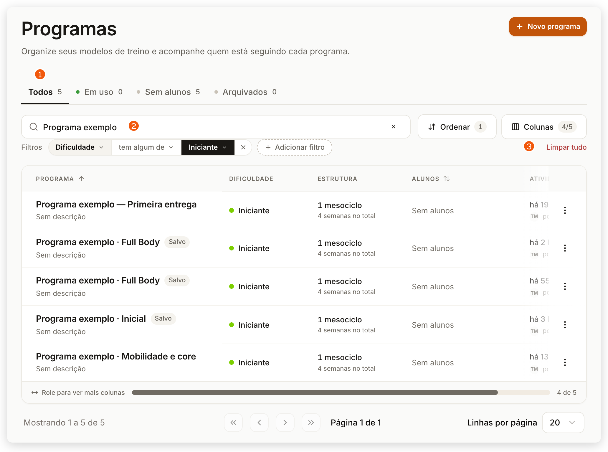 Lista Programas no painel web com as abas Todos, Em uso, Sem alunos e Arquivados com contagem, a busca preenchida e um filtro ativo com Limpar tudo
