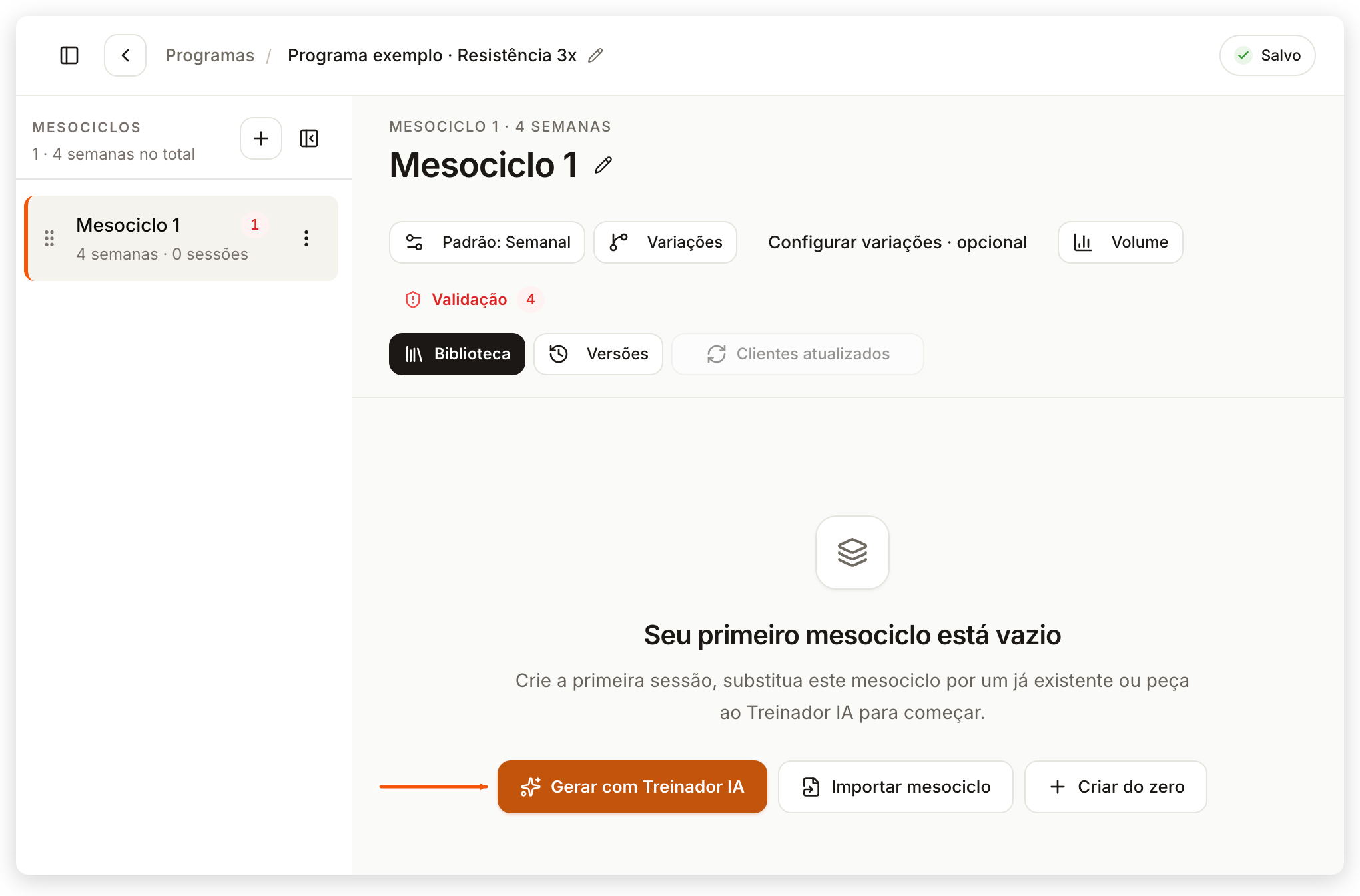 Editor de programa no painel web com Seu primeiro mesociclo está vazio e o botão Gerar com Treinador IA