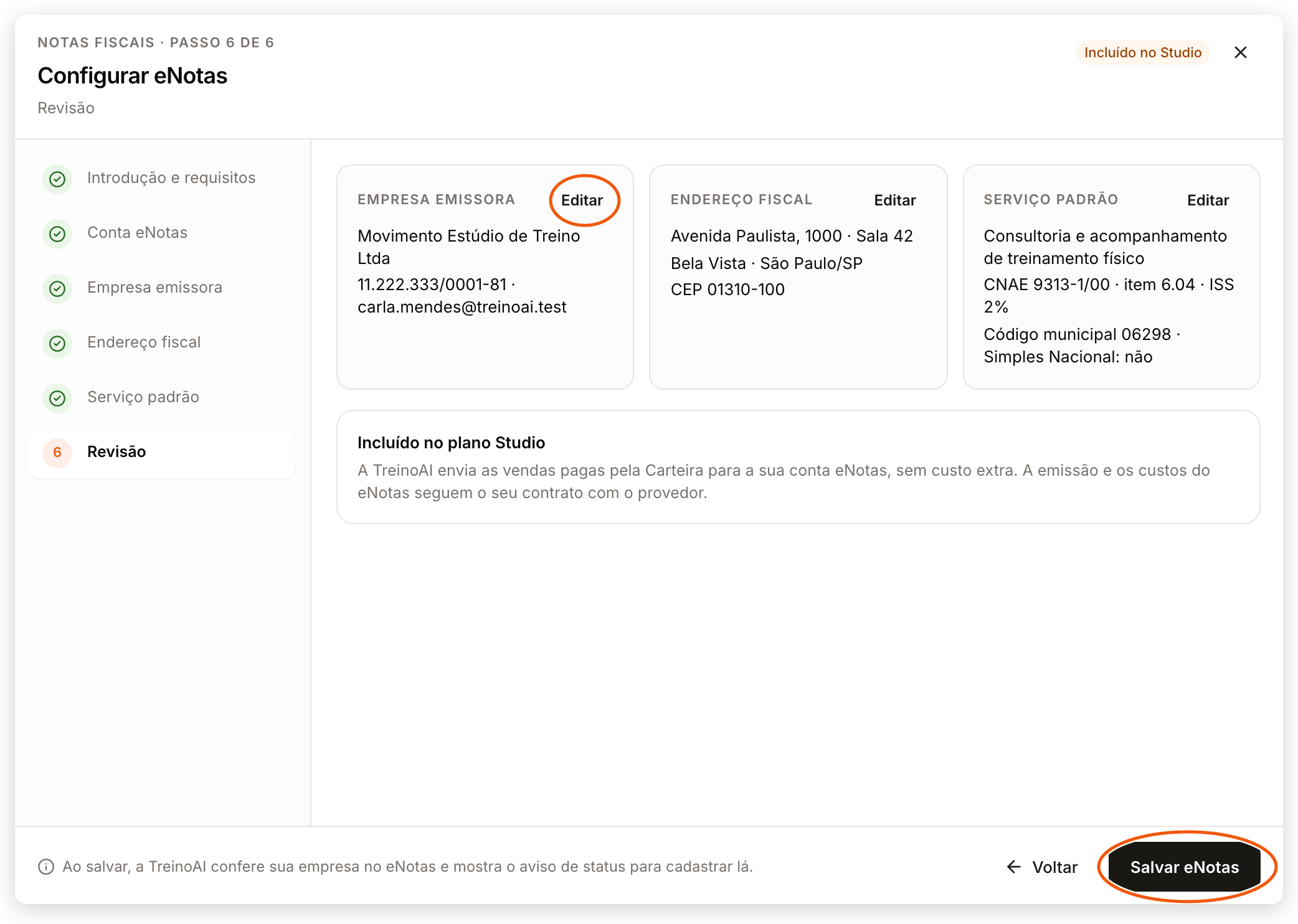 Etapa Revisão do assistente do eNotas com os resumos de empresa emissora, endereço fiscal e serviço padrão, cada um com Editar, e o botão Salvar eNotas